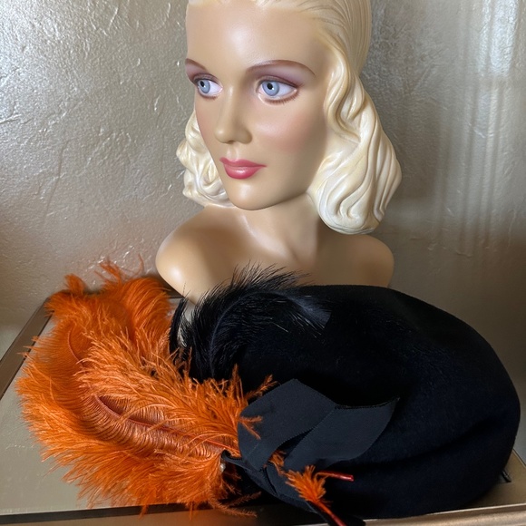 AMAZING 1940s\' BLACK FELT BERET WITH BLACK & ORANGE LONG OSTRICH FEATHERS main image 12